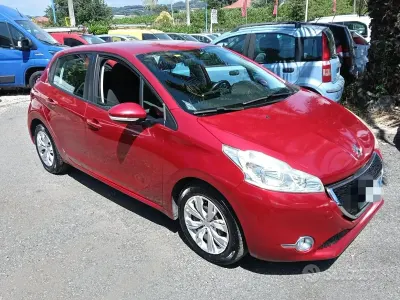 Usata Peugeot 208 Allure 92 CV (67 kW) 2013 Rosso Utilitaria