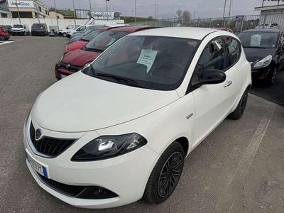 Usata Lancia Ypsilon Gold 69 CV (50 kW) 2023 Bianco Utilitaria