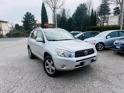 Usata Toyota RAV4 136 CV (100 kW) 2007 Grigio SUV