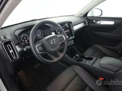 Usata Volvo XC40 Momentum 129 CV (94 kW) 2022 Grigio SUV