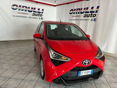 Usata Toyota Aygo Connect Style 72 CV (52 kW) 2021 Rosso pastello Utilitaria