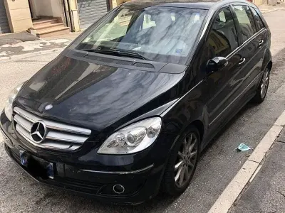 Usata Mercedes B200 140 CV (102 kW) 2006 Nero Monovolume