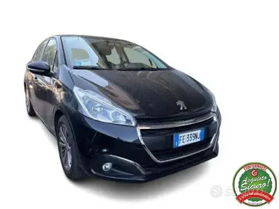 Usata Peugeot 208 82 CV (60 kW) 2016 Nero Utilitaria
