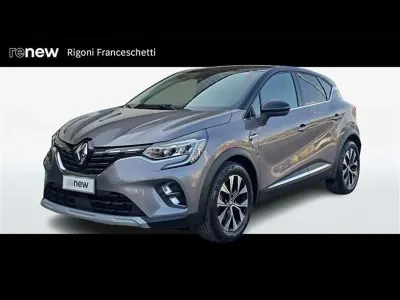 Usata Renault Captur Techno 145 CV (106 kW) 2023 Grigio scuro SUV