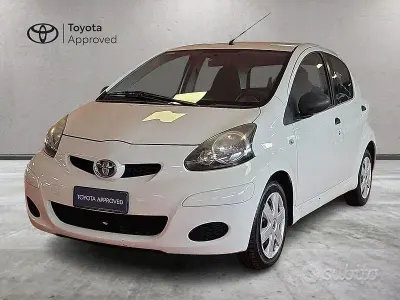 Second-hand Toyota Aygo Connect Style 68 CP (50 kW) 2012 Alb Hatchback