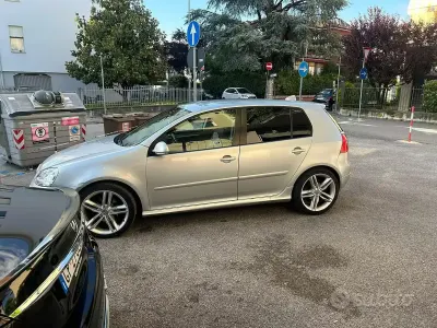 Usata VW Golf V 75 CV (55 kW) 2005 Grigio Utilitaria