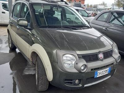 Begagnad Fiat Panda Cross 75 HK (55 kW) 2011 Grön Halvkombi