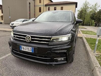 Begagnad VW Tiguan Allspace R-line 241 HK (177 kW) 2018 Svart SUV