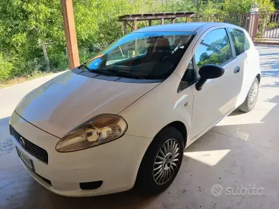 Usata Fiat Grande Punto 75 CV (55 kW) 2007 Bianco Utilitaria