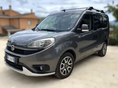 Usata Fiat Doblò Trekking 120 CV (88 kW) 2017 Grigio Monovolume