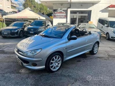 Usata Peugeot 206 CC Quiksilver 109 CV (80 kW) 2005 Grigio Cabrio