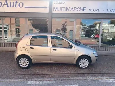Usata Fiat Punto Active 60 CV (44 kW) 2010 Beige Utilitaria