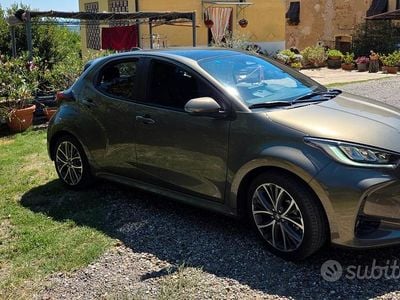 Usata Toyota Yaris Lounge 130 CV (95 kW) 2024 Marrone Utilitaria