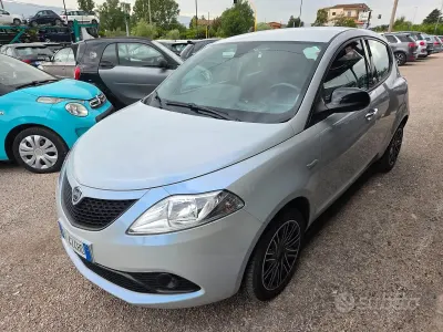 Używany Lancia Ypsilon Platinum 69 KM (50 kW) 2018 Szary Hatchback