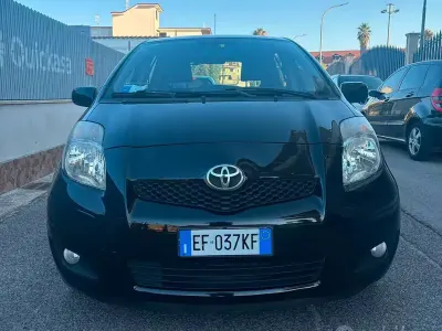 Usata Toyota Yaris Sol 69 CV (50 kW) 2010 Nero Utilitaria