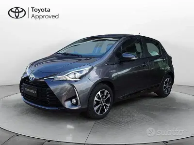 Usata Toyota Yaris Hybrid Active 2019 Grigio Berlina