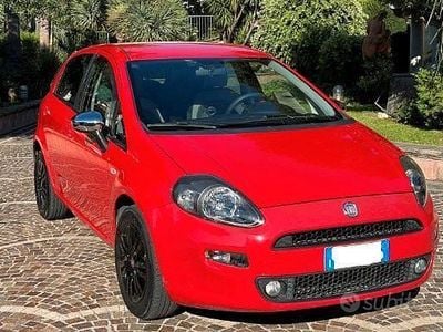 Usata Fiat Punto 90 CV (66 kW) 2012 Rosso Utilitaria
