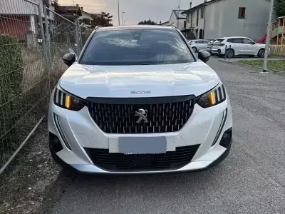 Usata Peugeot 2008 GT-line 131 CV (96 kW) 2021 Bianco SUV