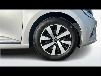 Usata Renault Clio Zen 140 CV (102 kW) 2021 Grigio chiaro Utilitaria