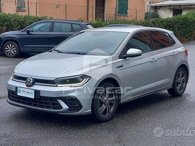 Usata VW Polo R-line 95 CV (69 kW) 2022 Grigio Utilitaria