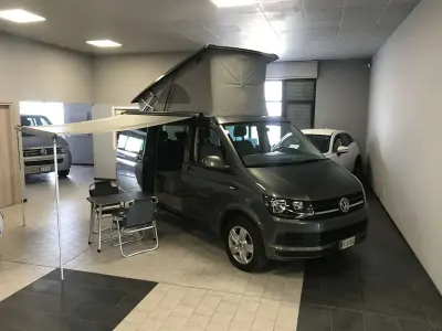 Usata VW California Beach 150 CV (110 kW) 2016 Grigio Furgone