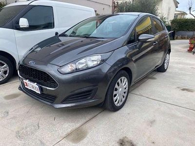 Usata Ford Fiesta 75 CV (55 kW) 2017 Grigio Berlina