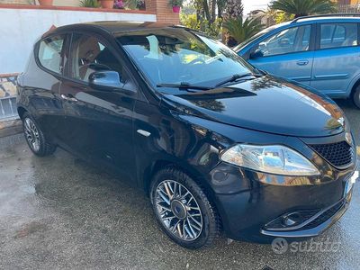 Usata Lancia Ypsilon Platinum 69 CV (50 kW) 2016 Nero Utilitaria