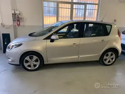 Usata Renault Scénic III 110 CV (80 kW) 2011 Grigio Monovolume