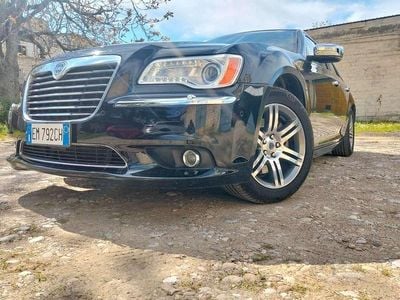 Begagnad Lancia Thema Platinum 190 HK (139 kW) 2013 Svart Sedan
