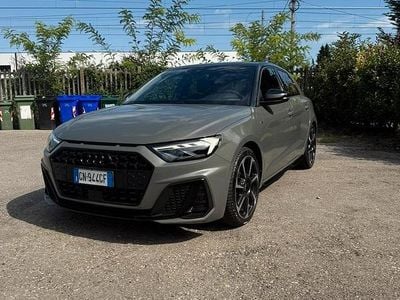 Usado Audi A1 Ambiente 110 CV (80 kW) 2023 Gris SUV