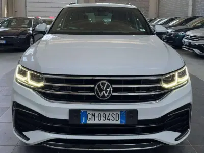 Usata VW Tiguan R-line 150 CV (110 kW) 2023 Bianco SUV