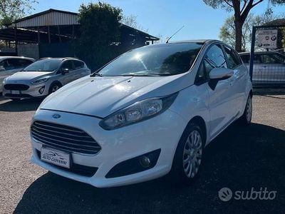 Usata Ford Fiesta Titanium 82 CV (60 kW) 2013 Bianco Utilitaria