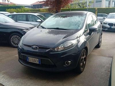 Usata Ford Fiesta 82 CV (60 kW) 2011 Grigio Utilitaria