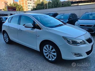 Usata Opel Astra Cosmo 110 CV (80 kW) 2010 Bianco Berlina