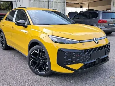 Nuova VW T-Roc R-line 150 CV (110 kW) 2026 Canary yellow SUV