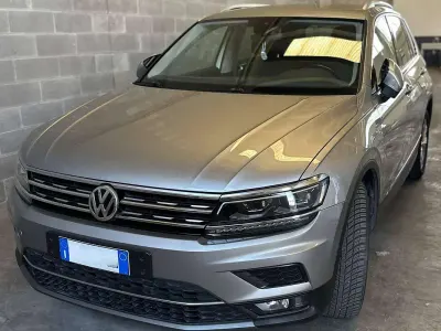 Usata VW Tiguan Executive 190 CV (139 kW) 2018 Oro SUV