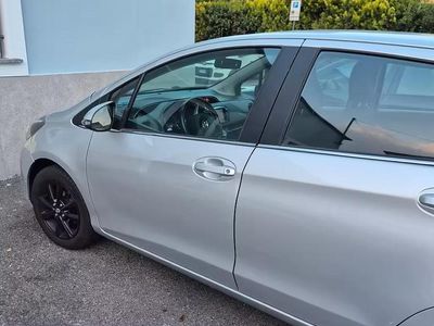 Usata Toyota Yaris 2015 Grigio Utilitaria