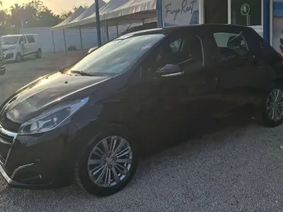 Usata Peugeot 208 Active 82 CV (60 kW) 2017 Nero Utilitaria