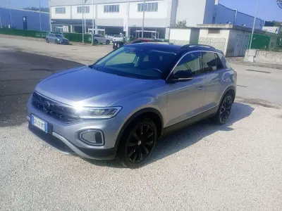 Usata VW T-Roc R-line 116 CV (85 kW) 2024 Grigio SUV