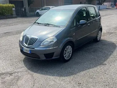 Usata Lancia Musa 77 CV (56 kW) 2010 Grigio Monovolume