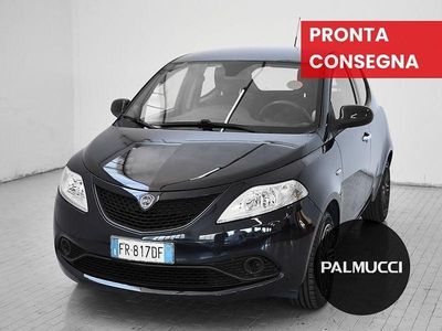 Usata Lancia Ypsilon Gold 69 CV (50 kW) 2018 Blu Utilitaria