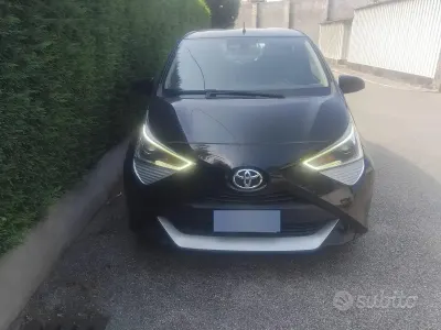 Usata Toyota Aygo X-play 72 CV (52 kW) 2021 Nero Utilitaria