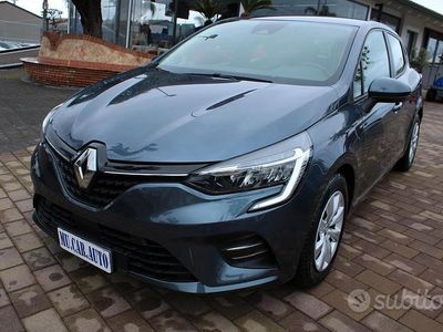 Begagnad Renault Clio V Zen 101 HK (74 kW) 2020 Grå Sedan