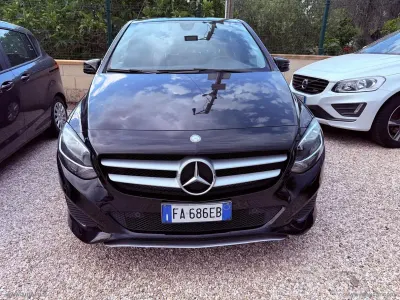 Usata Mercedes B180 Executive 109 CV (80 kW) 2015 Nero Utilitaria