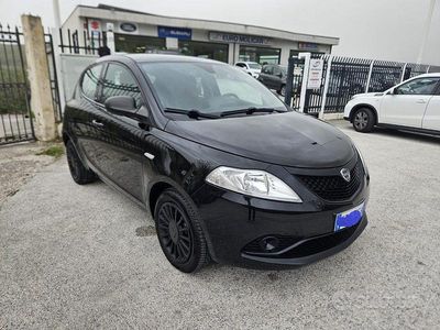 Begagnad Lancia Ypsilon 69 HK (50 kW) 2018 Svart Halvkombi