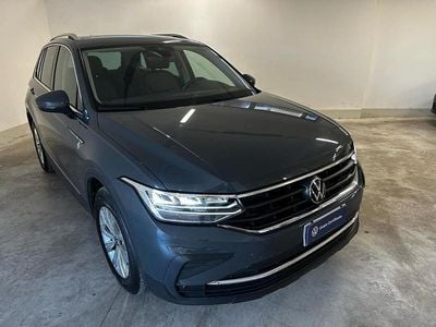 Grigio scuro Usata 2023 VW Tiguan Life SUV | 32.100 € (Buon prezzo)