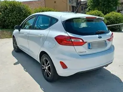 Usata Ford Fiesta 86 CV (63 kW) 2018 Bianco Utilitaria