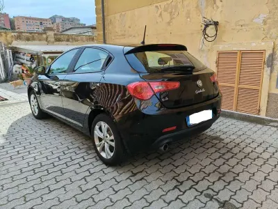 Usata Alfa Romeo Giulietta Distinctive 105 CV (77 kW) 2014 Nero Utilitaria