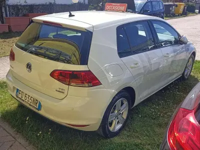 Używany VW Golf VII Comfortline 110 KM (80 kW) 2016 Biały Sedan/Limuzyna