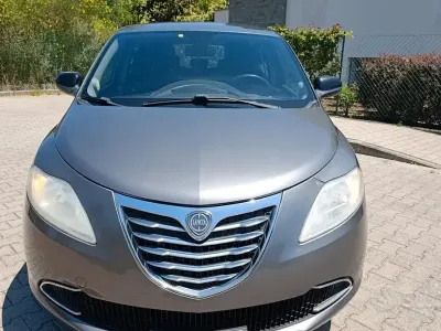 Usata Lancia Ypsilon Gold 69 CV (50 kW) 2012 Grigio Utilitaria
